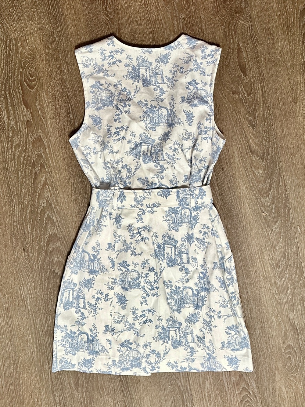 Storia White and Blue Denim Toile Cotton
Dress Size Large (Medium) EUC - Picture 14 of 14